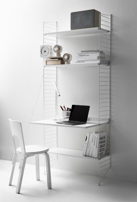 ENG
Floor mounted shelving combination from String System. Floor panels, shelves, work desk and organizers in white. Optimal shelving solution for the office.
SWE
Stringhylla med golvgavlar från String System. Golvgavlar, hyllplan, arbetsskiva och organizers i vitt. Denna kombination passar utmärkt i kontoret.
DE
Bodenmontierte Regalkombination von String System. Bodenleitern, Regalböden, Schreibtischplatte und Aufbewahrungsboxen in Weiß. Optimale Regallösung für das Büro.
FR
Combinaison d’étagères à poser au sol, gamme String System. Montants de sol, étagères, bureau et vide-poches muraux, blanc. Une configuration d’étagères optimale pour un bureau.
ES
Combinación de estanterías de suelo de String System. Paneles de suelo, estanterías, escritorios y organizadores en blanco. Una solución de estanterías óptima para la oficina.
JP
ホワイトのフロアパネル、シェルフ、ワークデスク、オーガナイザーを備えたフロアタイプのString® Systemはオフィスに最適なシェルフソリューションです。