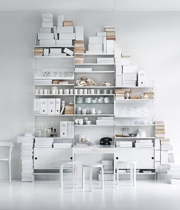 ENG
folding table in white. floor panels, shelves, magazine shelves solid and cabinet with sliding doors in white.
DE
Klapptisch in Weiß. Bodenleitern, Regalböden, Zeitschriftenablagen und Schrankelement mit Schiebetüren in Weiß.
FR
table pliante blanc. montants de sol, étagères, étagères à revues bois massif et caisson portes coulissantes blanc.
ES
Mesa plegable en blanco. Paneles de suelo, estantes, revisteros macizos y cabinet con puertas correderas en blanco.