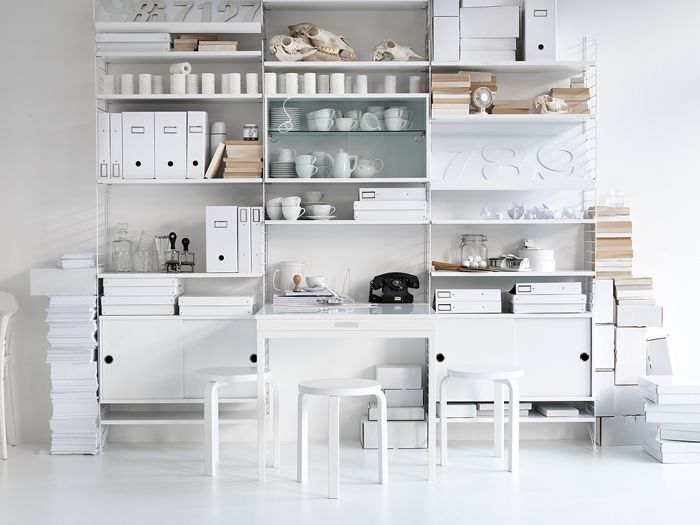 ENG
folding table in white. floor panels, shelves, magazine shelves solid and cabinet with sliding doors in white.
DE
Klapptisch in Weiß. Bodenleitern, Regalböden, Zeitschriftenablagen und Schrankelement mit Schiebetüren in Weiß.
FR
table pliante blanc. montants de sol, étagères, étagères à revues bois massif et caisson portes coulissantes blanc.
ES
Mesa plegable en blanco. Paneles de suelo, estantes, revisteros macizos y cabinet con puertas correderas en blanco.